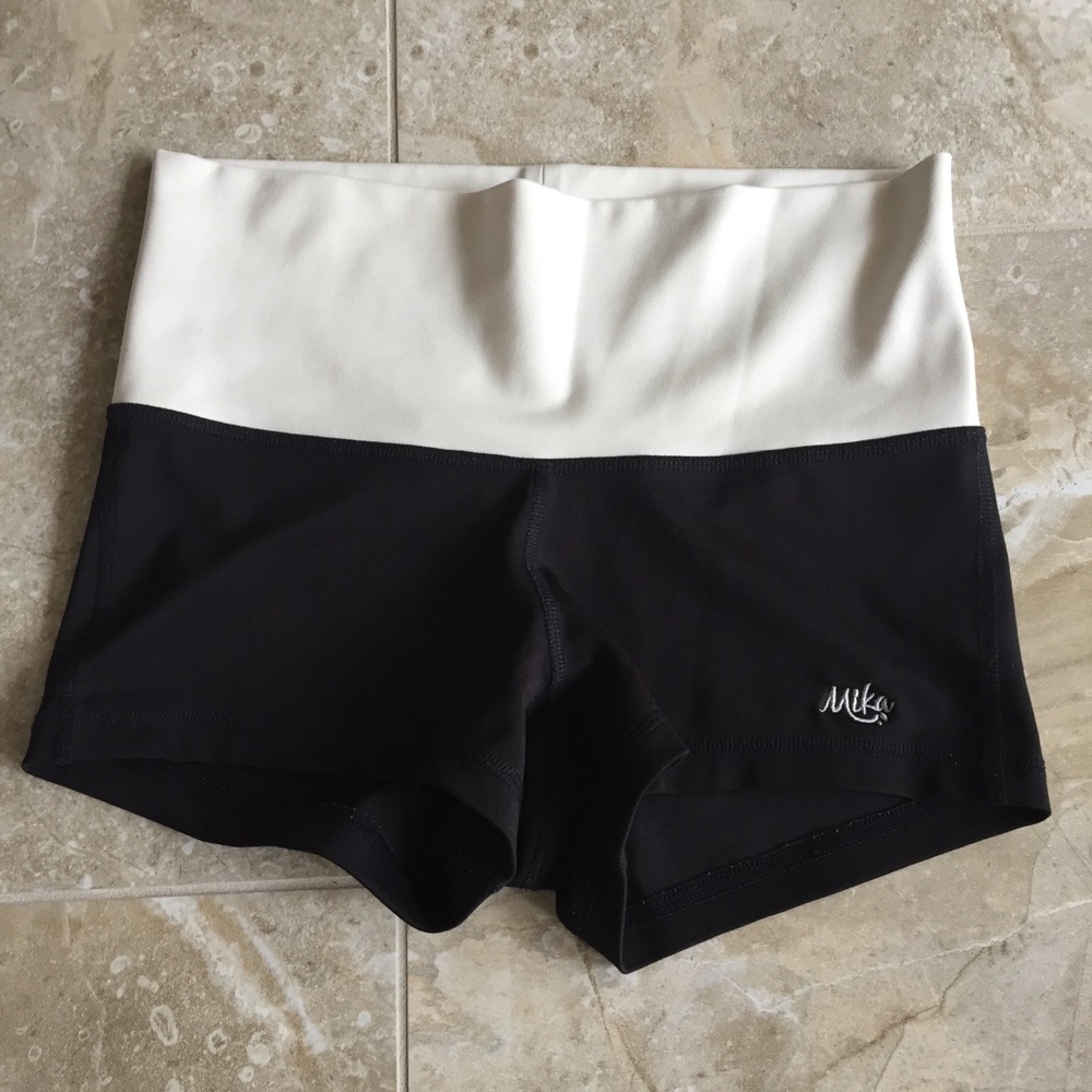Mika Yoga Wear Shorts Size S